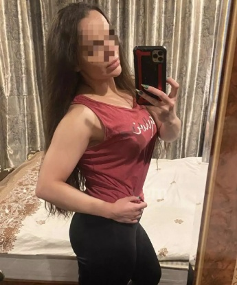 Я живу в Москве и предлагаю тебе незабываемое расслабление и наслаждение. Отправься в мир страсти и разврата со мной - у тебя есть возможность испытать весь спектр эмоций и раскрыть все свои сокровенные фантазии. Мои услуги включают классический и экзотический массаж, оральный и классический секс, различные ролевые игры и фетиши. Приготовься к незабываемому опыту, который оставит тебе горячие воспоминания. Гарантирую абсолютную конфиденциальность и соблюдение всех твоих желаний. Посмотри мои фото и убедись – я настоящая страстная и соблазнительная богиня, готовая исполнить все твои мечты. Не упусти шанс испытать незабываемое удовольствие – позвони мне прямо сейчас. 😉🌹 Тамара